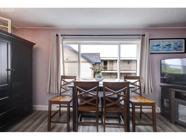 1022 N PROM Tradewinds 208, Seaside, OR 97138