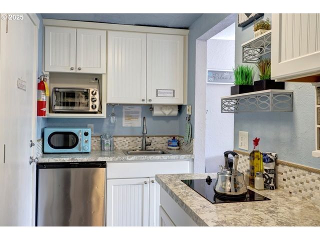 1022 N PROM Tradewinds 208, Seaside, OR 97138