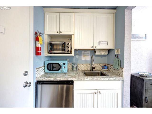 1022 N PROM Tradewinds 208, Seaside, OR 97138