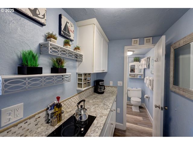 1022 N PROM Tradewinds 208, Seaside, OR 97138