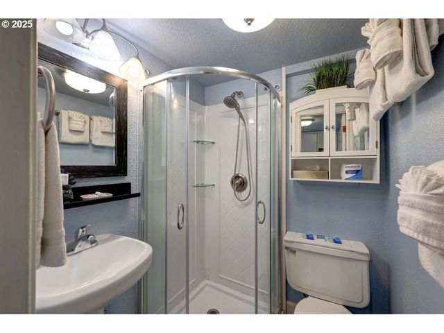 1022 N PROM Tradewinds 208, Seaside, OR 97138