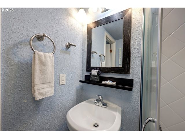 1022 N PROM Tradewinds 208, Seaside, OR 97138