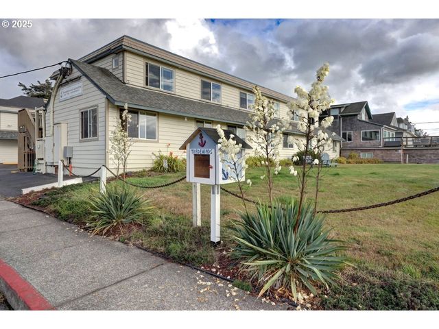 1022 N PROM Tradewinds 208, Seaside, OR 97138