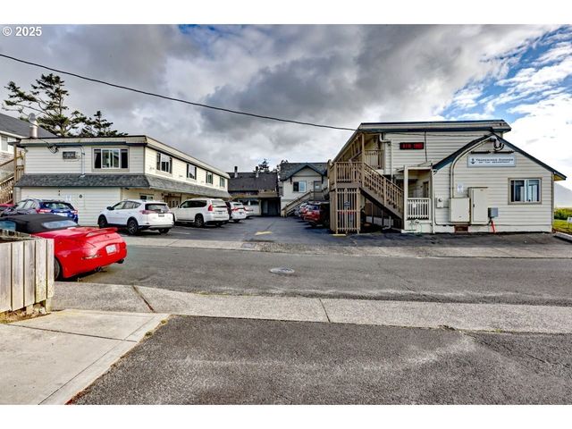 1022 N PROM Tradewinds 208, Seaside, OR 97138