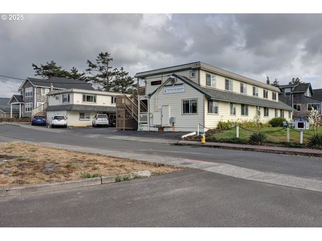 1022 N PROM Tradewinds 208, Seaside, OR 97138