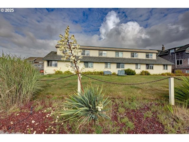 1022 N PROM Tradewinds 208, Seaside, OR 97138