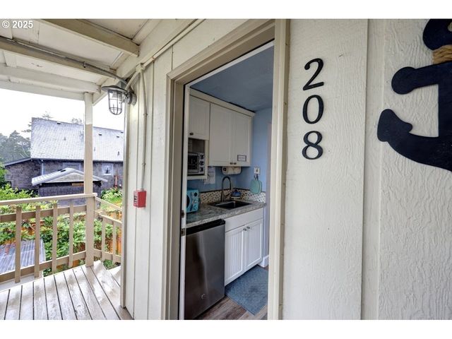 1022 N PROM Tradewinds 208, Seaside, OR 97138