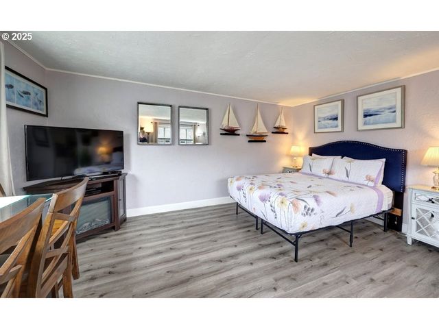 1022 N PROM Tradewinds 208, Seaside, OR 97138