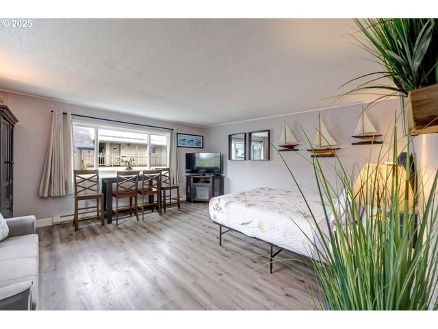 1022 N PROM Tradewinds 208, Seaside, OR 97138