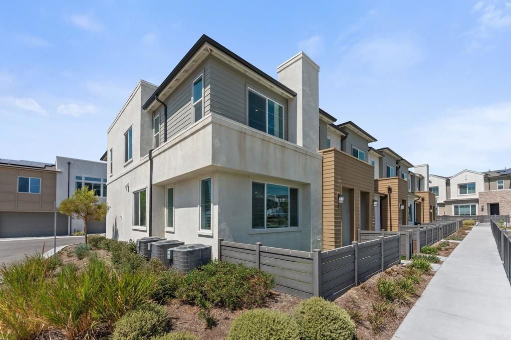 Image 5 of property listing at 780 Mateo Street 1, Chula Vista, CA 91911