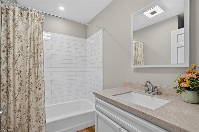 4080 Huntingreen Lane B, Winston-salem, NC 27106