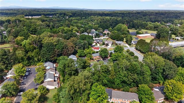 4080 Huntingreen Lane B, Winston-salem, NC 27106