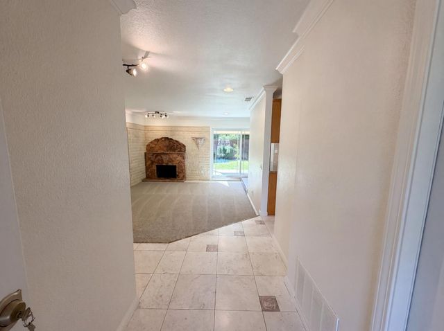 9534 Brakeman Ct, Sacramento, CA 95827