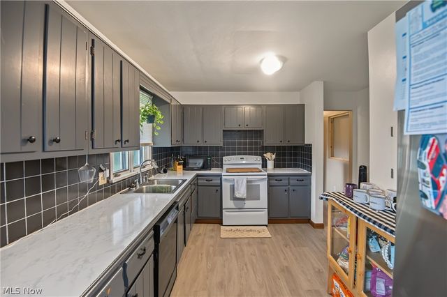 1301 Collar Price Road, Hubbard, OH 44425