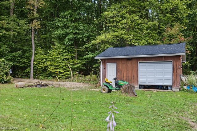 1301 Collar Price Road, Hubbard, OH 44425