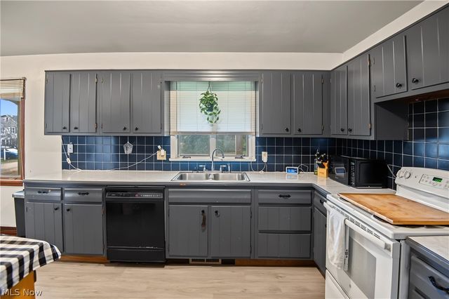 1301 Collar Price Road, Hubbard, OH 44425