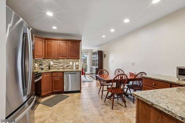 411 Heights Dr, Haledon Boro, NJ 07508