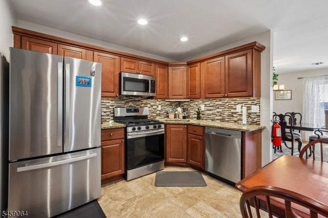 411 Heights Dr, Haledon Boro, NJ 07508