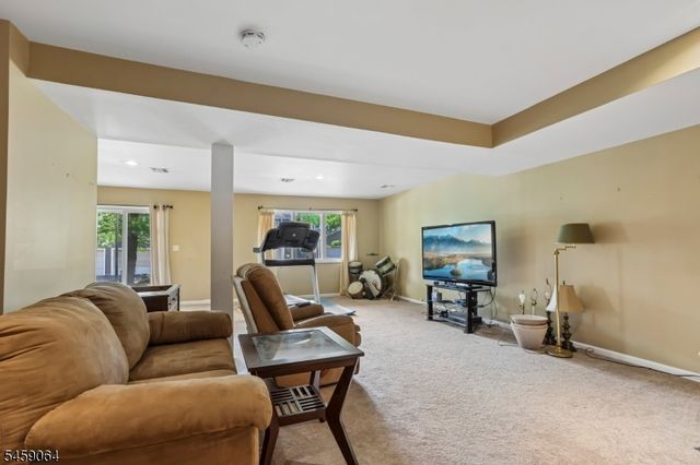 411 Heights Dr, Haledon Boro, NJ 07508