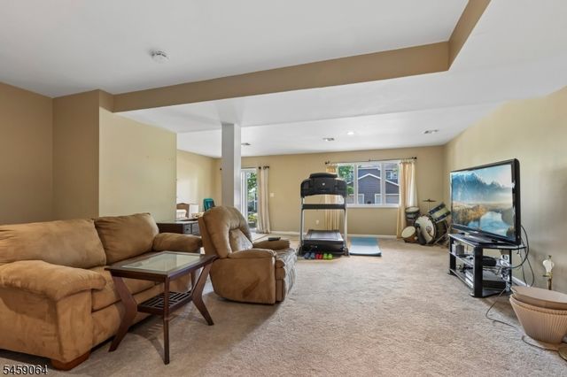 411 Heights Dr, Haledon Boro, NJ 07508