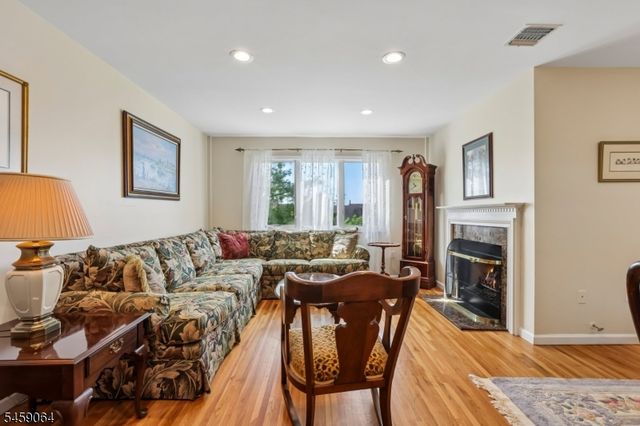 411 Heights Dr, Haledon Boro, NJ 07508