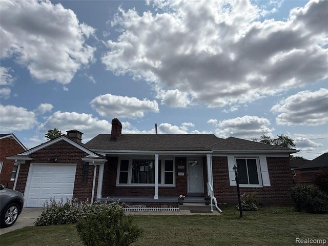 20216 E 11 Mile Road, Saint Clair Shores, MI 48081