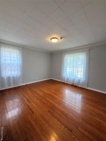 20216 E 11 Mile Road, Saint Clair Shores, MI 48081
