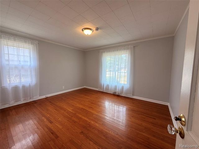 20216 E 11 Mile Road, Saint Clair Shores, MI 48081