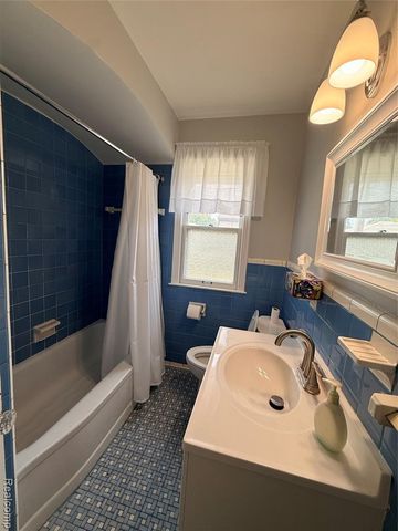20216 E 11 Mile Road, Saint Clair Shores, MI 48081