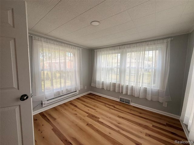 20216 E 11 Mile Road, Saint Clair Shores, MI 48081
