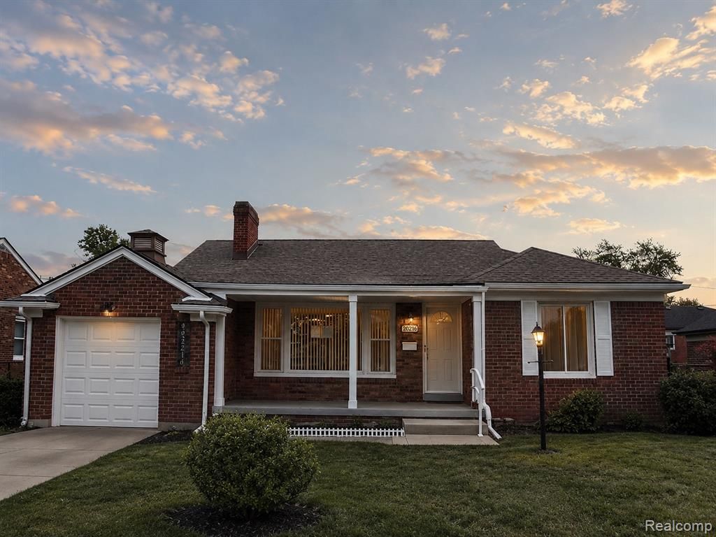 20216 E 11 Mile Road, Saint Clair Shores, MI 48081