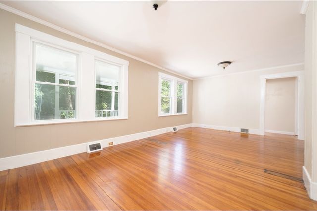 13 Crescent St, Plympton, MA 02367