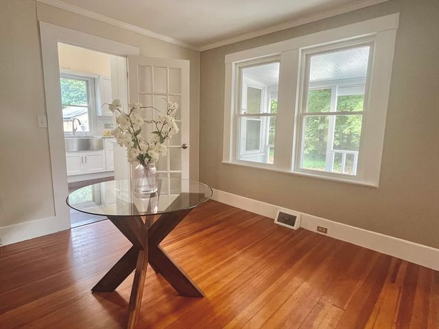 13 Crescent St, Plympton, MA 02367