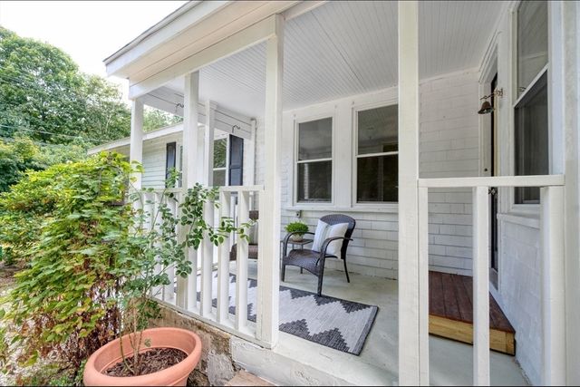 13 Crescent St, Plympton, MA 02367