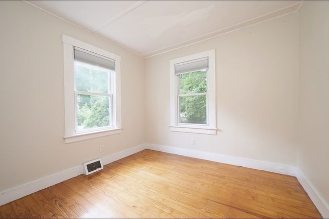 13 Crescent St, Plympton, MA 02367