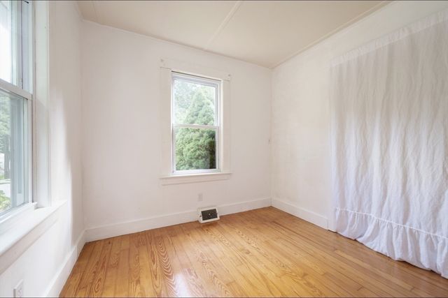 13 Crescent St, Plympton, MA 02367