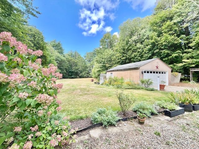 13 Crescent St, Plympton, MA 02367