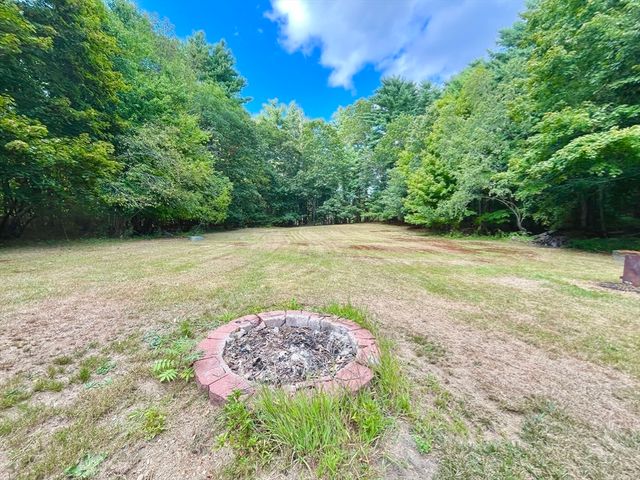 13 Crescent St, Plympton, MA 02367