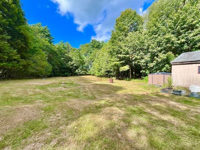 13 Crescent St, Plympton, MA 02367