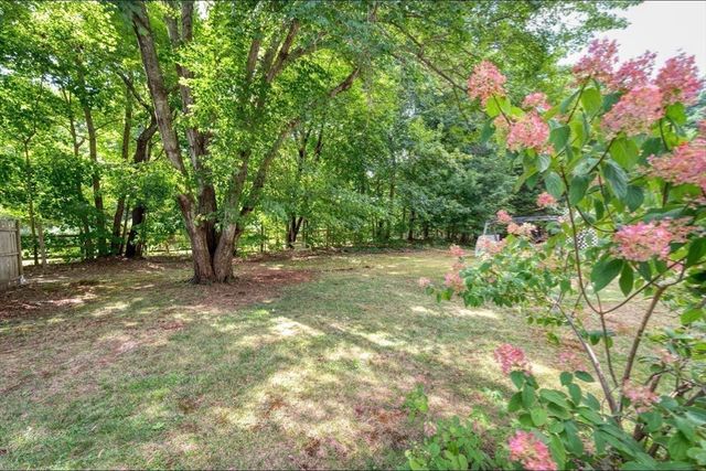 13 Crescent St, Plympton, MA 02367