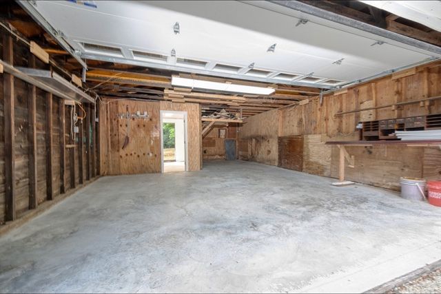 13 Crescent St, Plympton, MA 02367