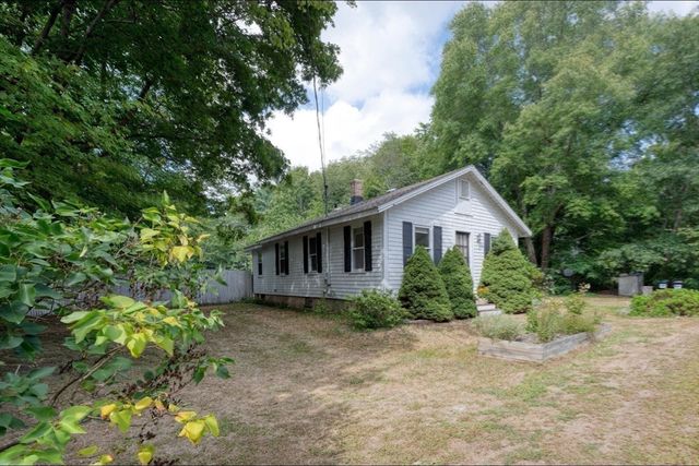 13 Crescent St, Plympton, MA 02367