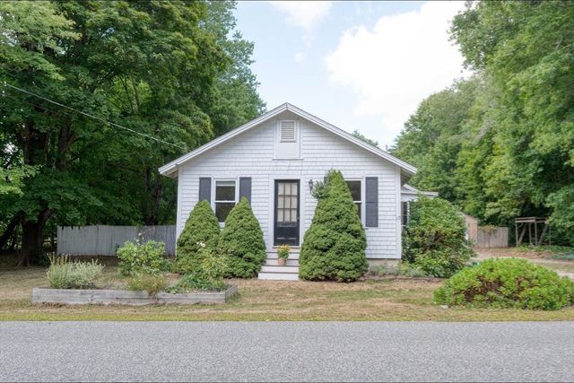13 Crescent St, Plympton, MA 02367