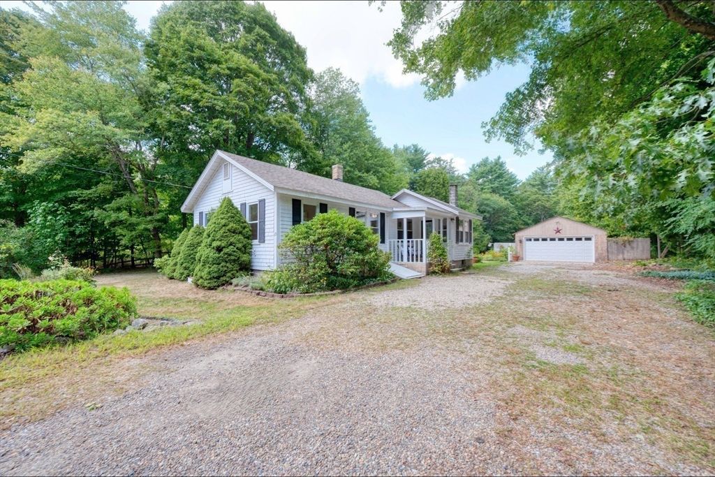 13 Crescent St, Plympton, MA 02367