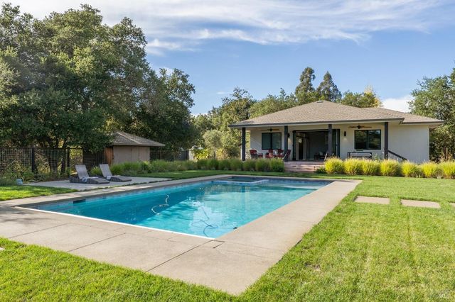 3033 Myrtledale Rd, Calistoga, CA 94515