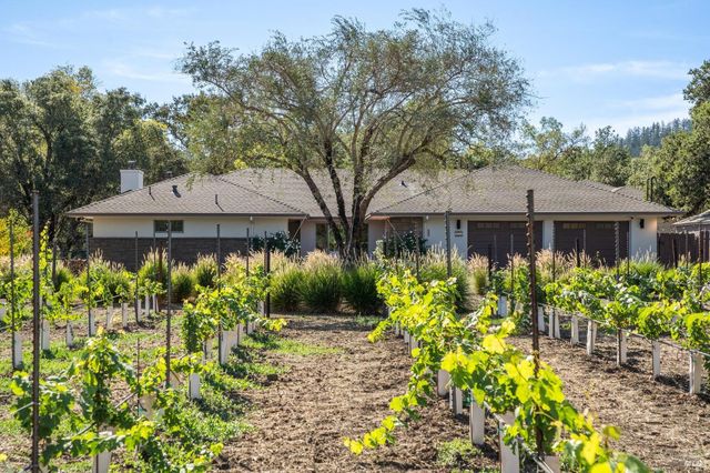 3033 Myrtledale Rd, Calistoga, CA 94515