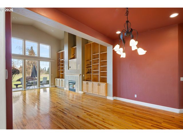 240 MAGNOLIA Dr, Creswell, OR 97426