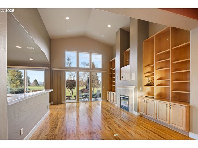 240 MAGNOLIA Dr, Creswell, OR 97426