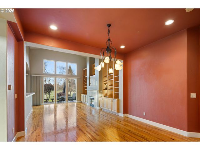 240 MAGNOLIA Dr, Creswell, OR 97426