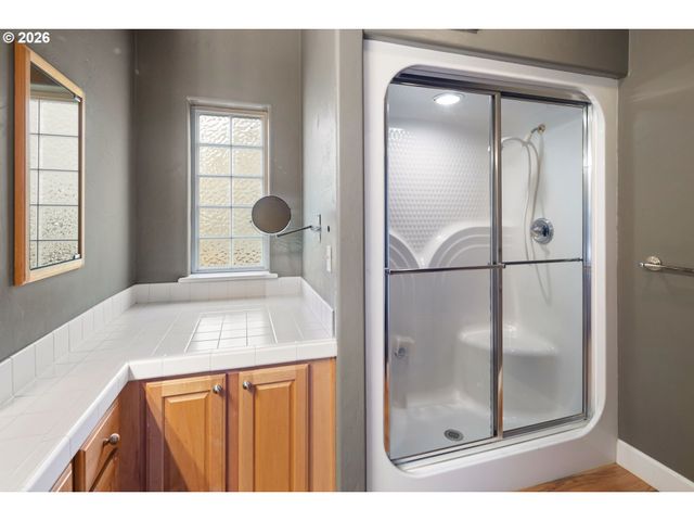 240 MAGNOLIA Dr, Creswell, OR 97426